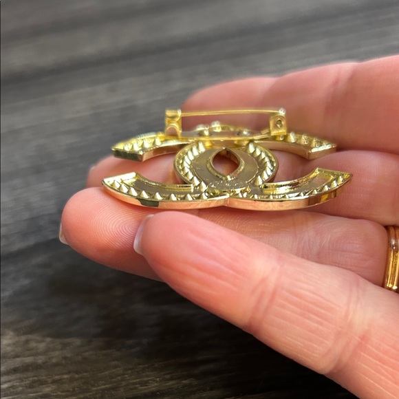 CC White Gold Tone Flower Rhinestone Upcycled Repurposed Brooch - Picture 4 of 4